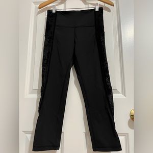 Luluemon black lace print cutout leggings in size 6